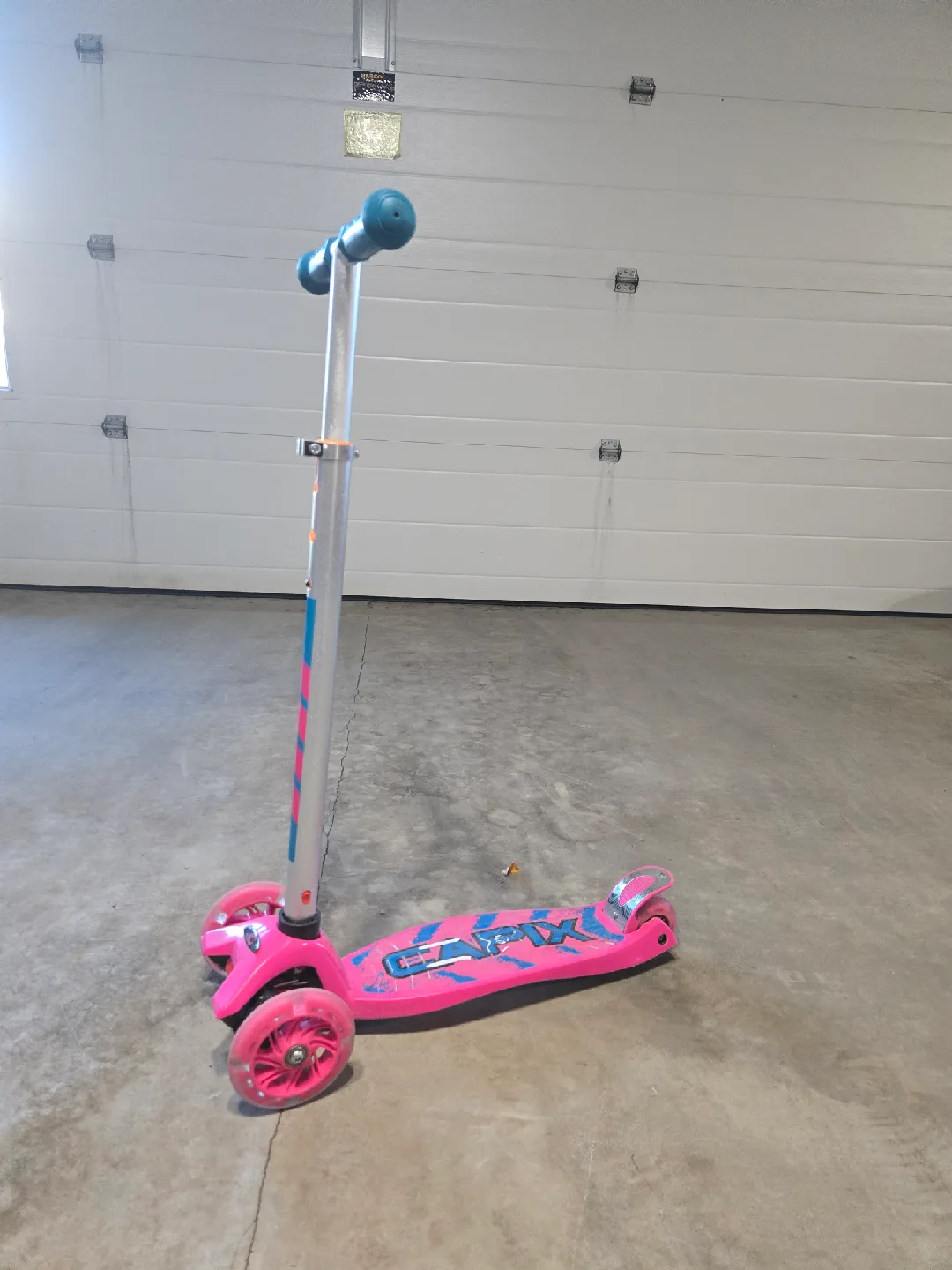 Pink Kids Scooter thumbnail