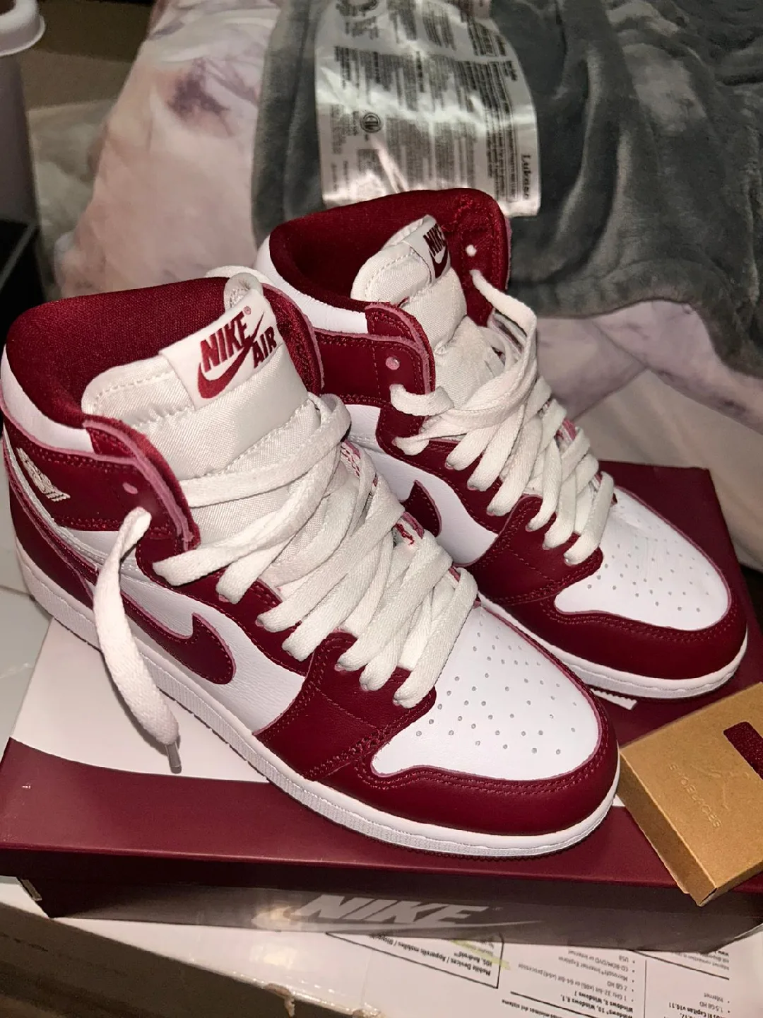 Nike Air Jordan 1 Retro High OG GS Red image indicator(2)