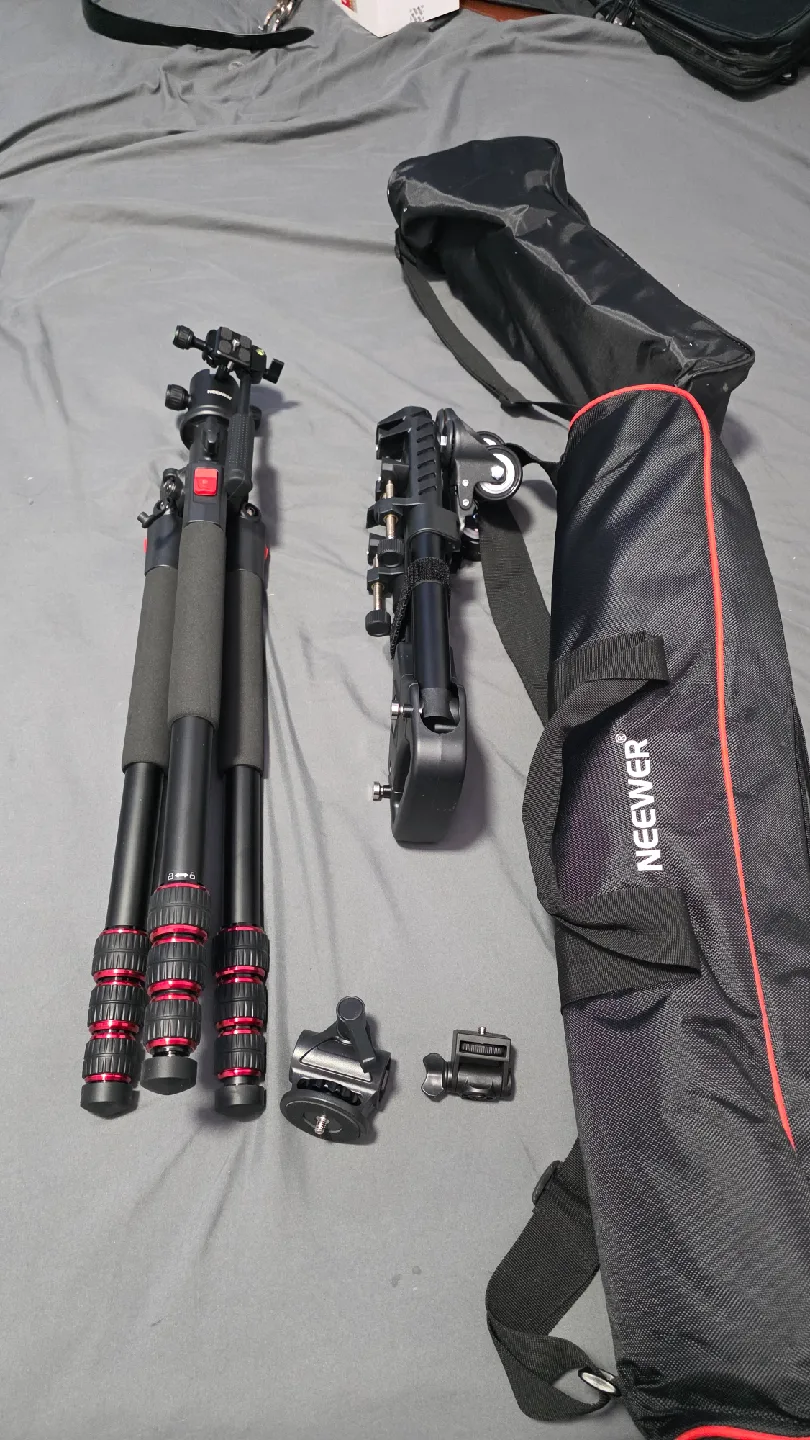 Neewer Tripod with Carrying Bag image indicator(4)