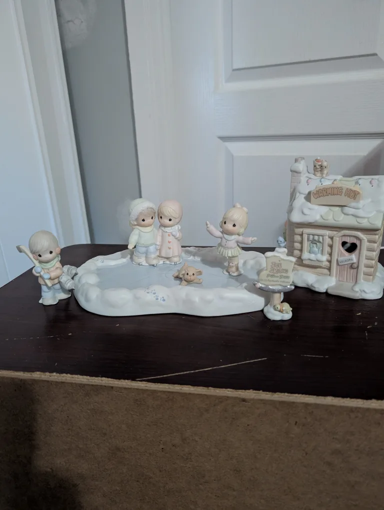 Precious Moments Sugar Town Skating Pond Figurine thumbnail