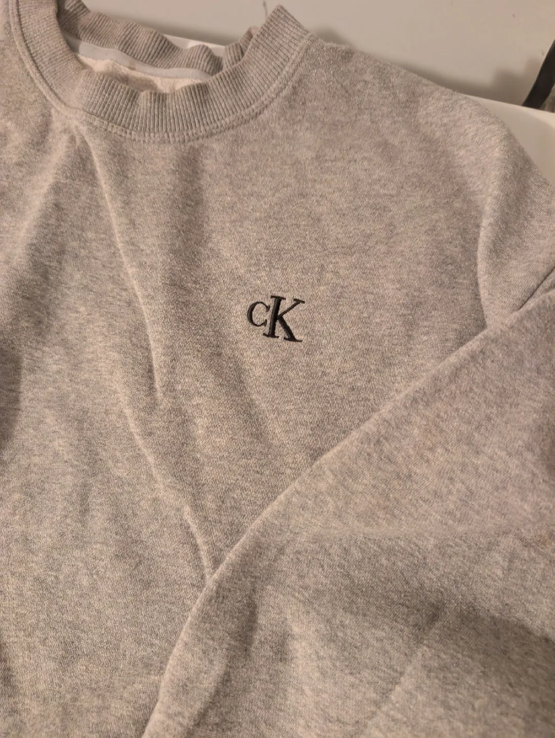 Calvin Klein Sweater image indicator(2)