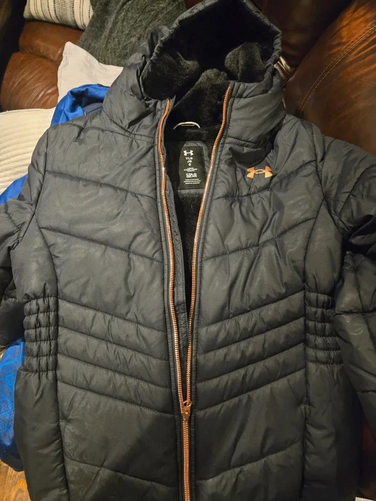 Under Armour Girls' Puffer Jacket - Size Large image indicator(2)