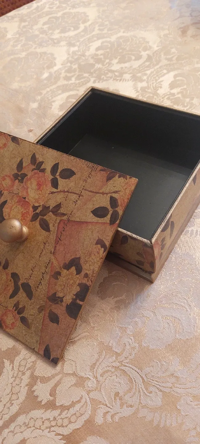 Decorative Floral Jewelry Box image indicator(2)