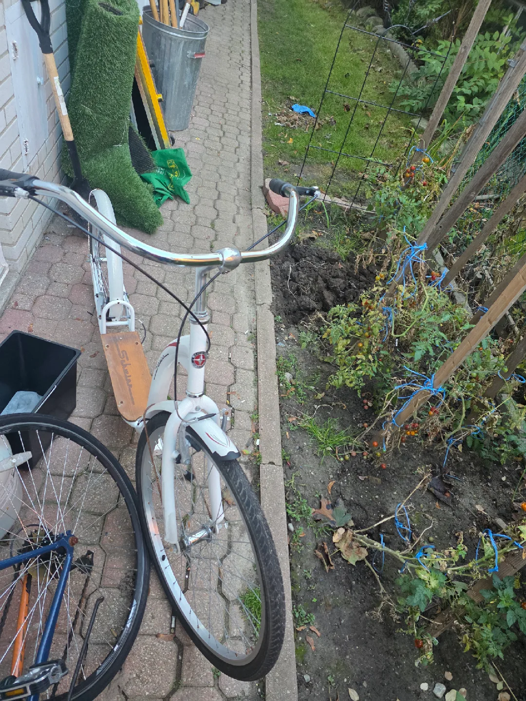 Schwinn Scooter - Great Condition image indicator(2)