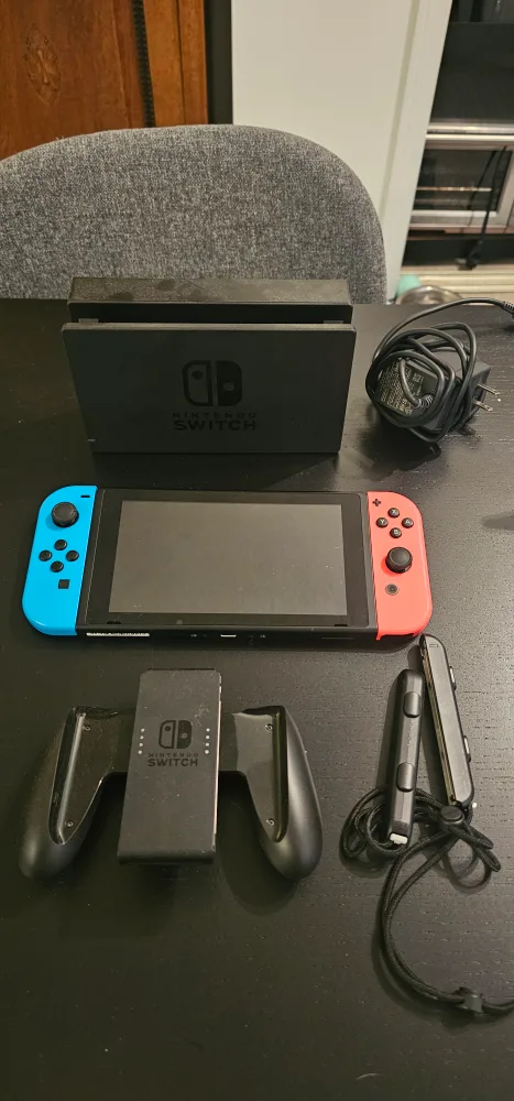 Nintendo Switch Console with Zelda Games image indicator(3)