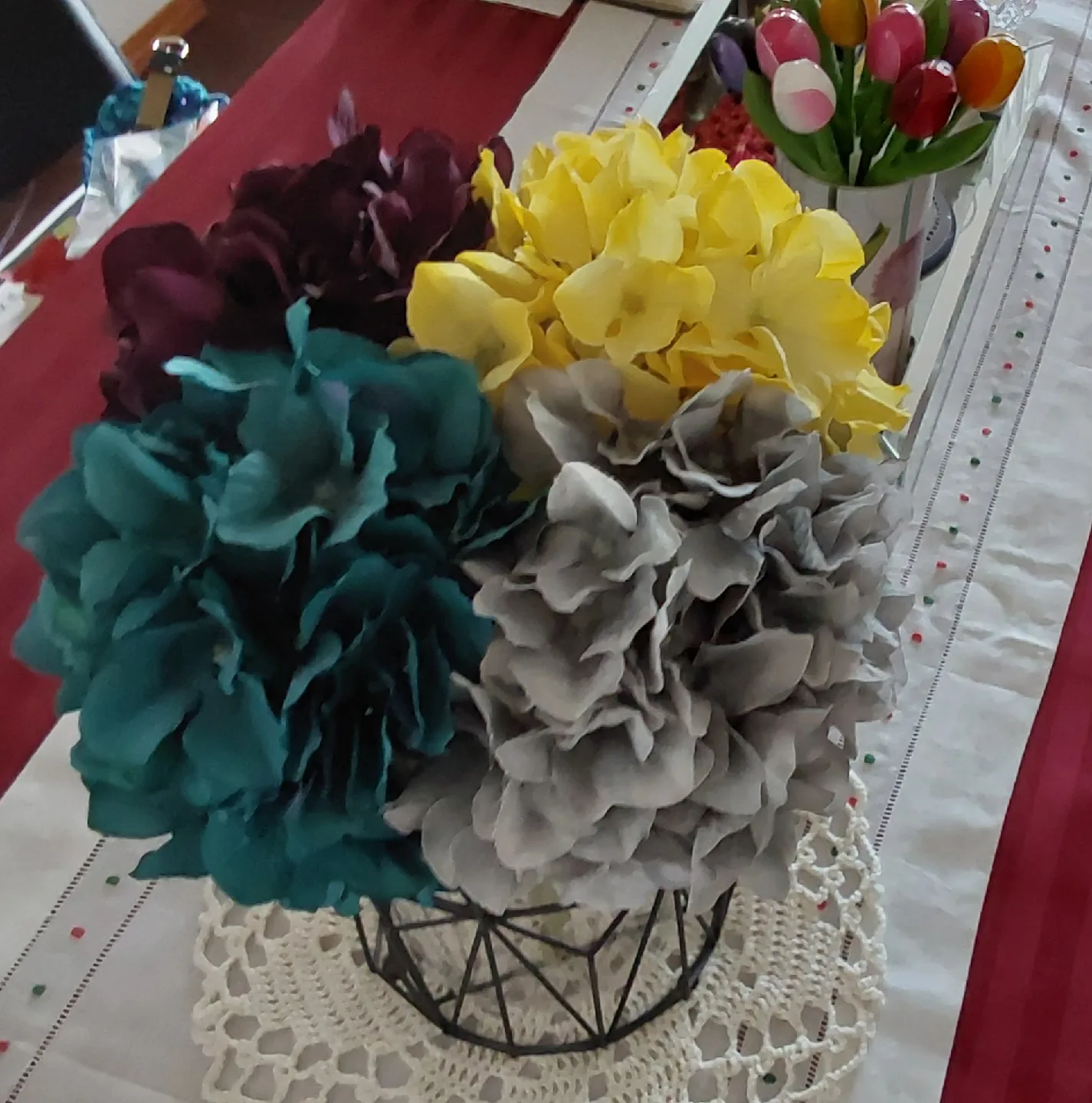 Pottery barn Artistic Pristine Geometric Vase /w hydrangea image indicator(2)