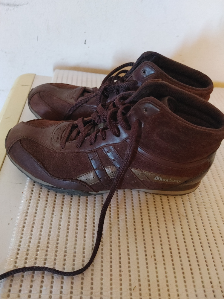 Skechers Brown High-Top Sneakers - size 8