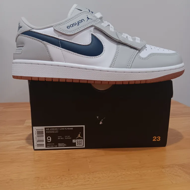 Nike Air Jordan 1 Low FlyEase Sneakers - Size 9 - New! image indicator(4)