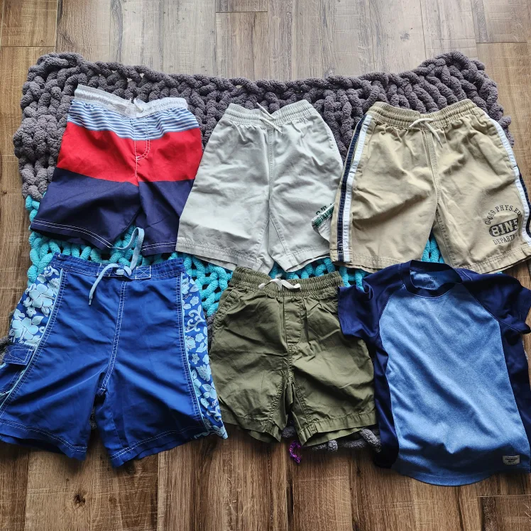 Associated Shorts Bundle - Size 5/6 image indicator(2)