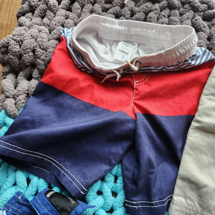 Associated Shorts Bundle - Size 5/6 image indicator(3)