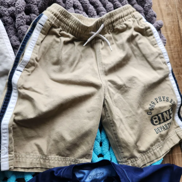 Associated Shorts Bundle - Size 5/6 image indicator(5)