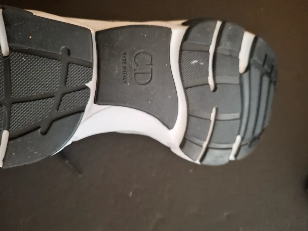 Dior B22 Sneaker image indicator(3)