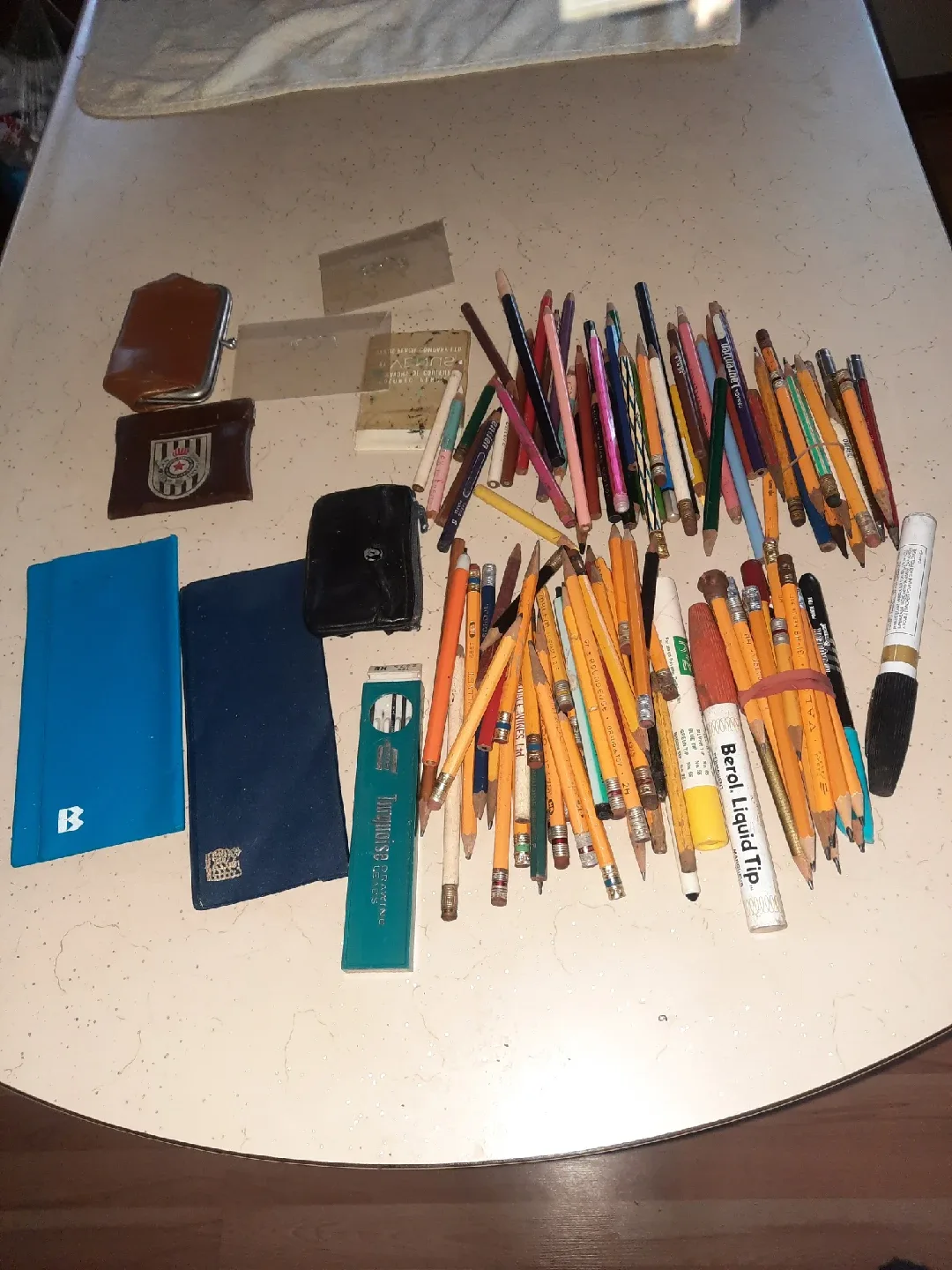 Mixed Lot of Vintage Pencils and Coin Purses thumbnail