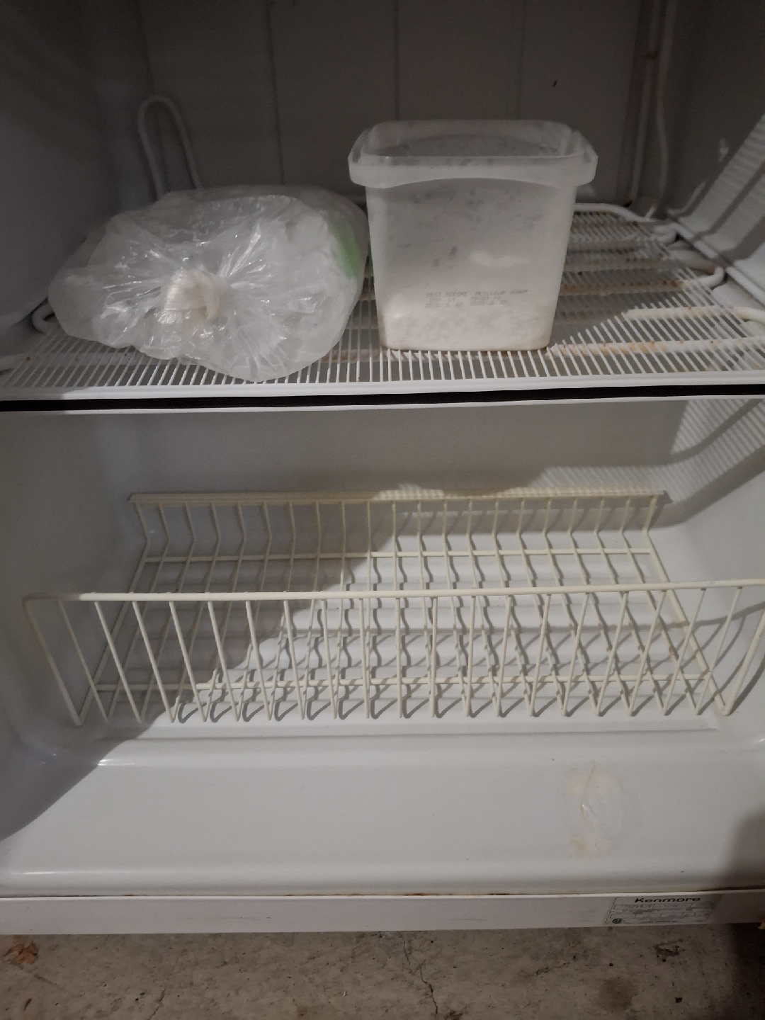 Kenmore White Freezer - 27" x 47"x27" - photo 4