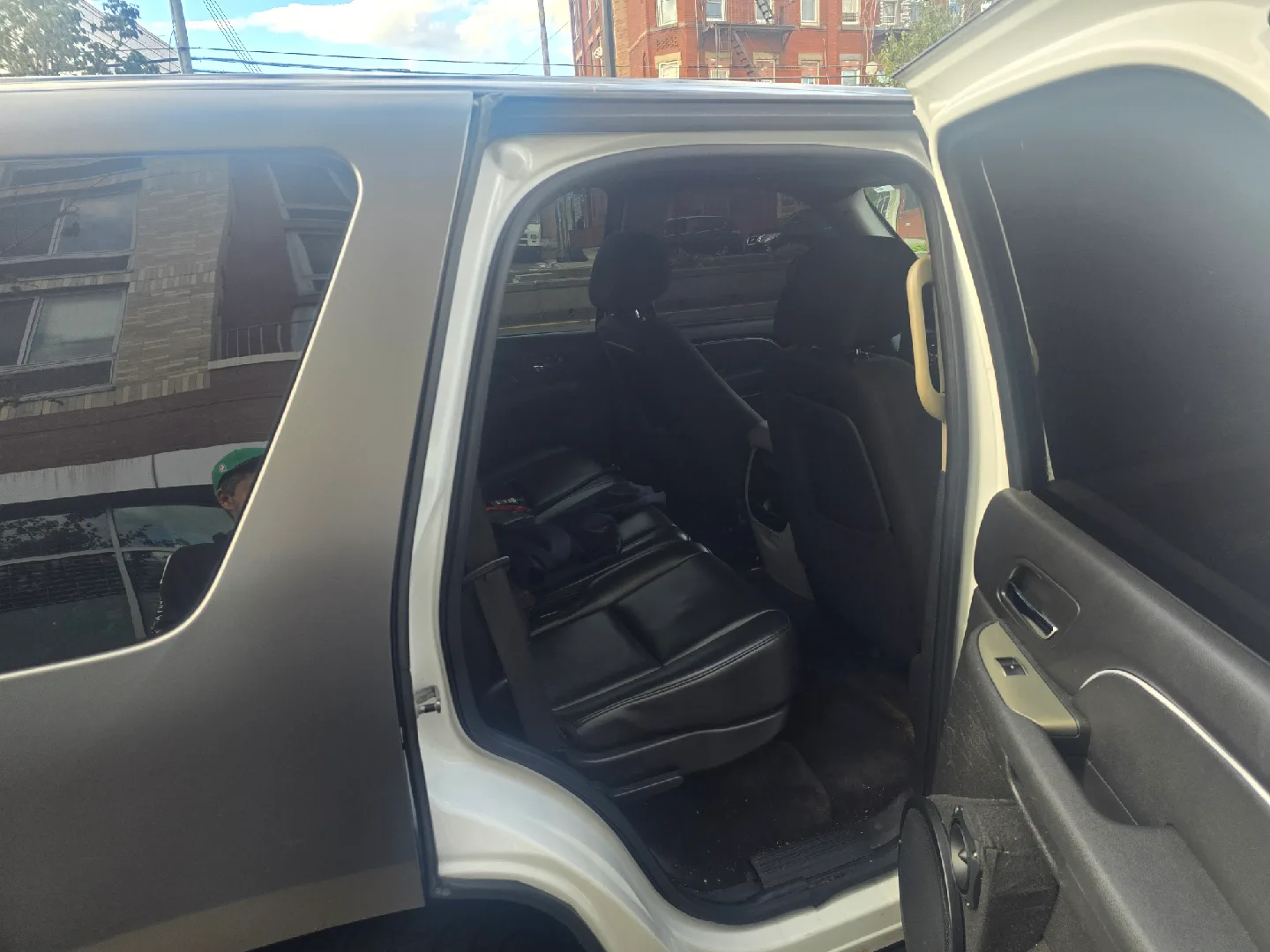 🚘 Chevy Tahoe 2010– Clean & Ready to Ride 💨 image indicator(4)