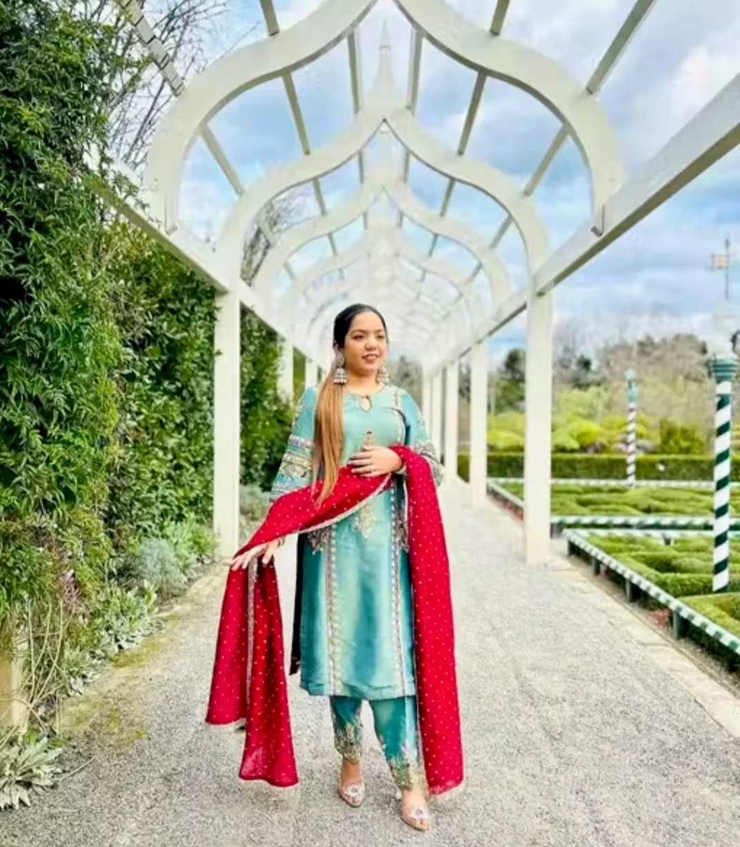 Heavy Party Wear Salwar Kameez Suit image indicator(4)