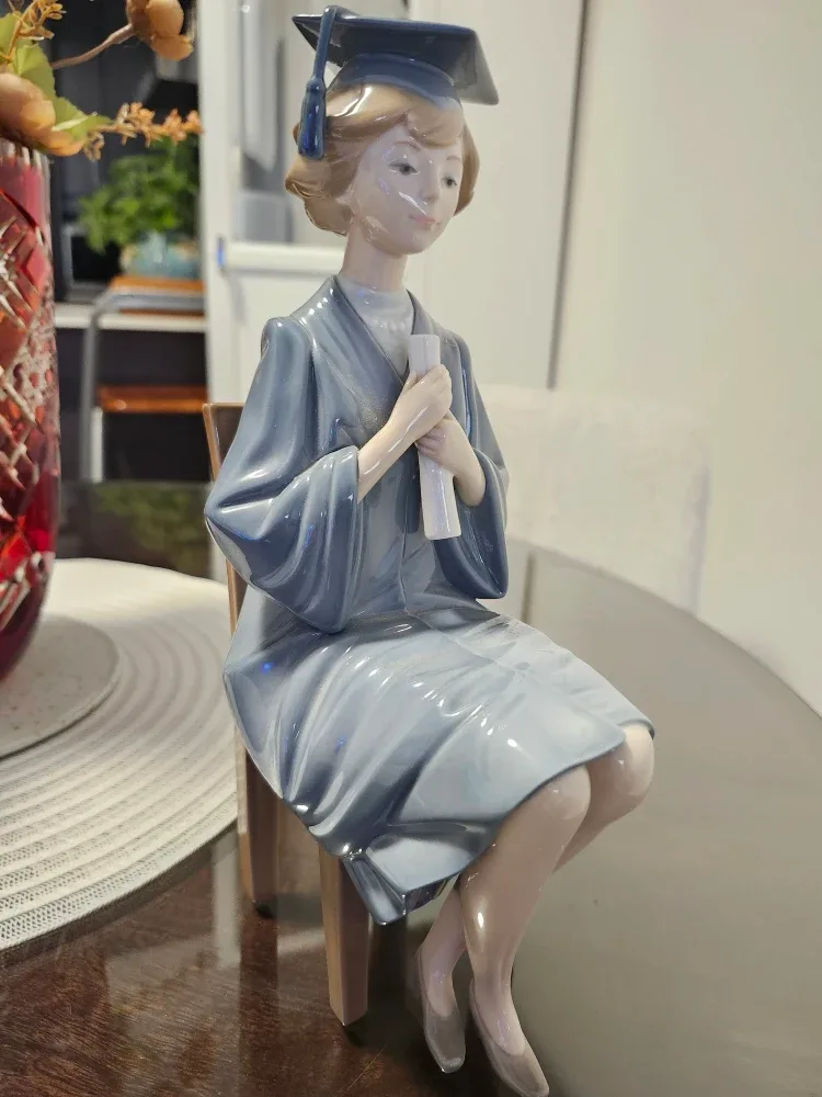 LLADRO FIGURINE GRADUATE GIRLON CHAIR image indicator(3)