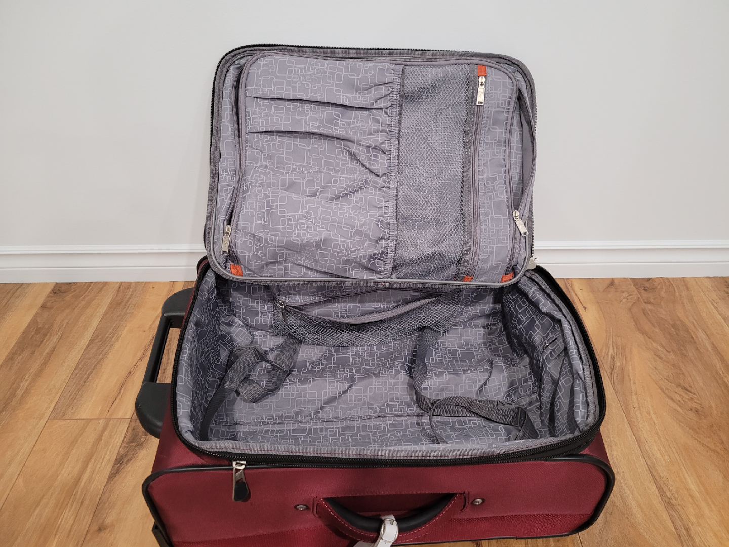 Carry on size luggage - photo 2
