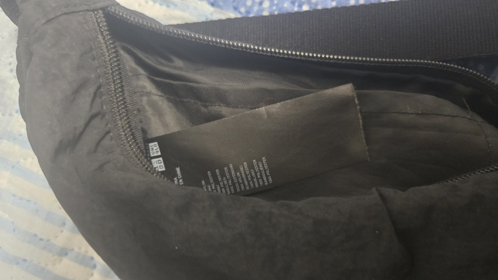 Uniqlo Black Belt Bag - photo 2