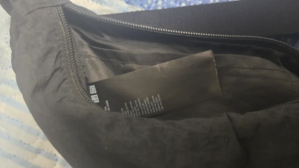 Uniqlo Black Belt Bag image indicator(2)