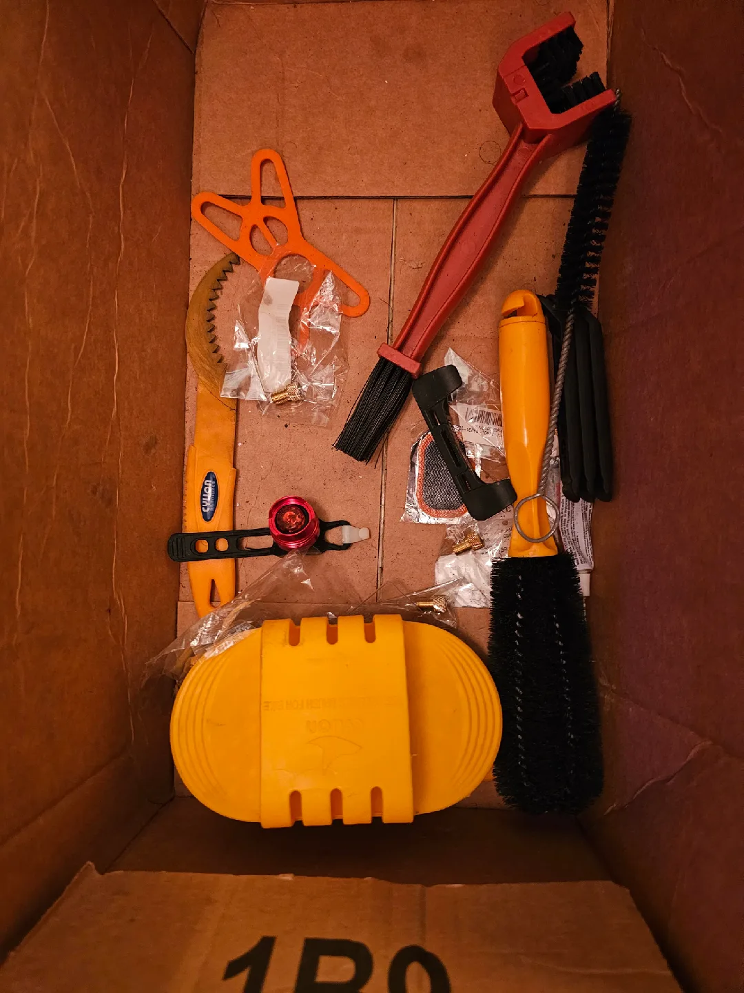 Park Tool VP-1 Patch Kit & Bike Cleaning Tools image indicator(2)