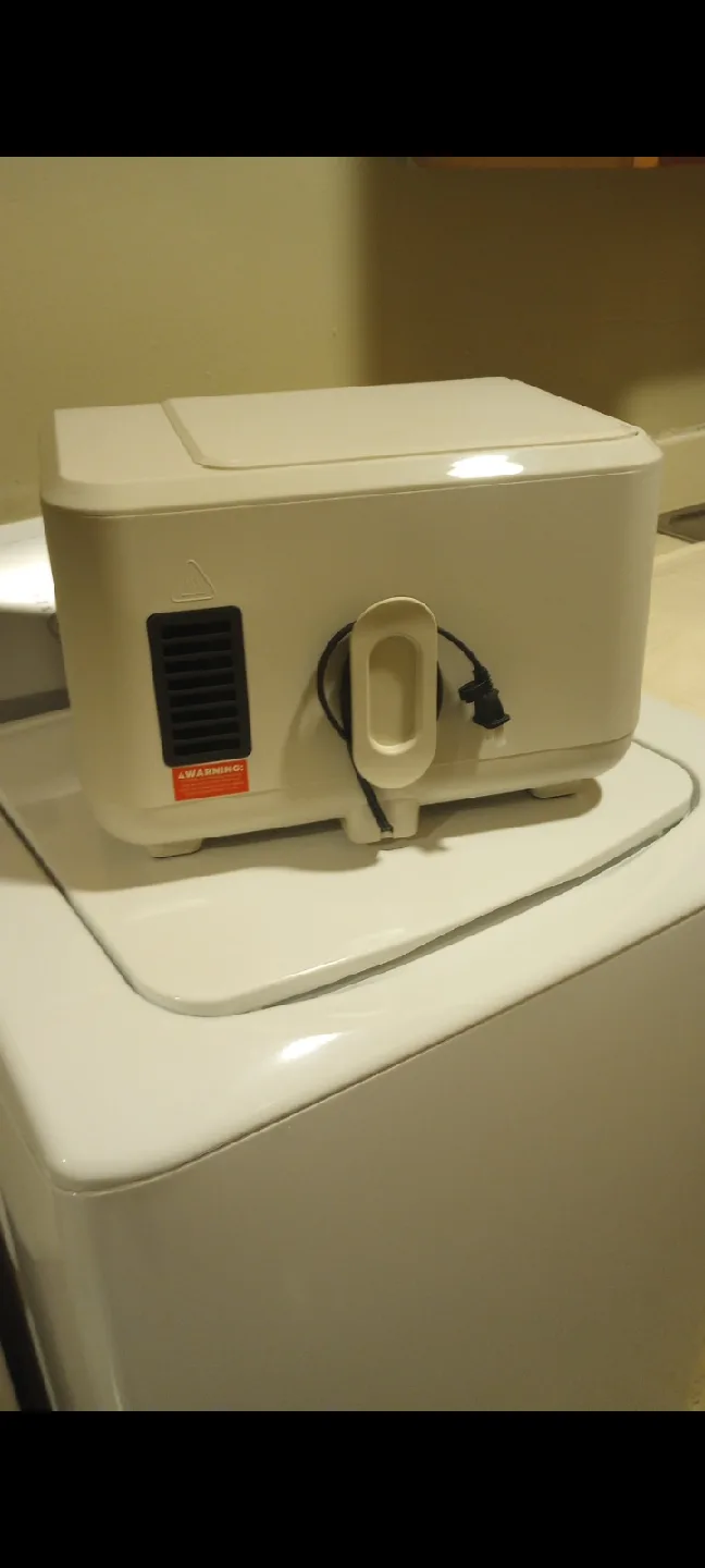 Air Fryer Toaster Oven White by Chefman brand! new!.. image indicator(2)