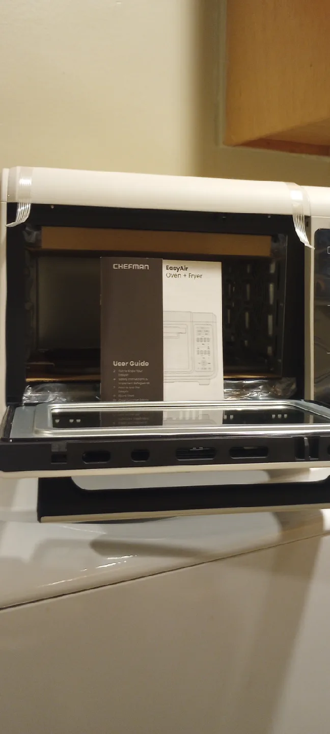 Air Fryer Toaster Oven White by Chefman brand! new!.. image indicator(5)