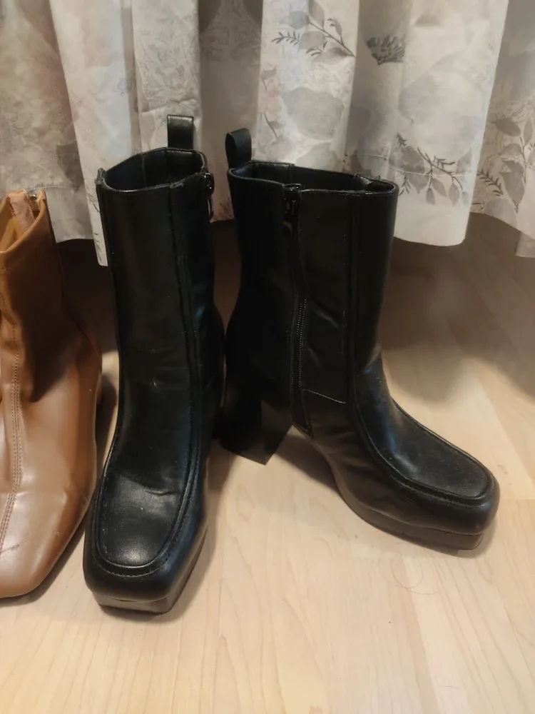 Black Ankle Boots thumbnail