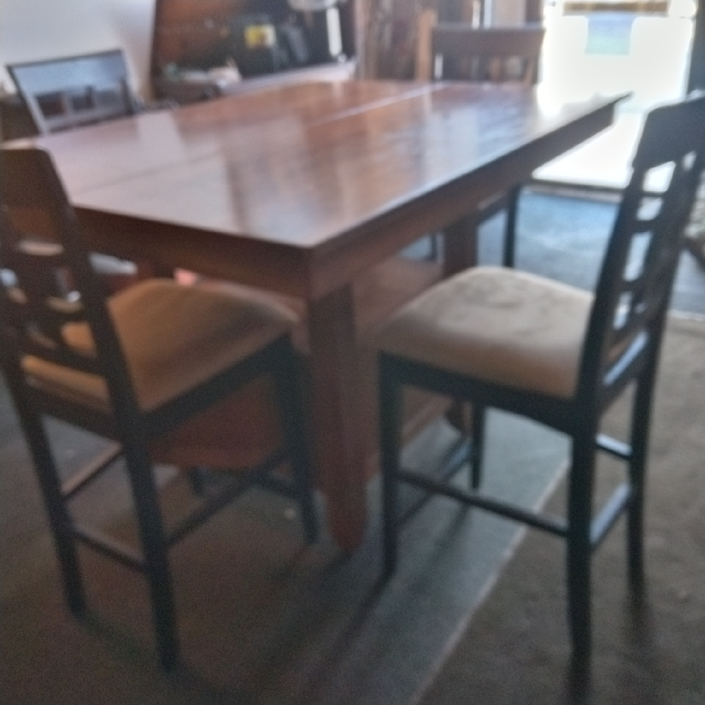 Dining table tall and 4 chears tall - photo 3