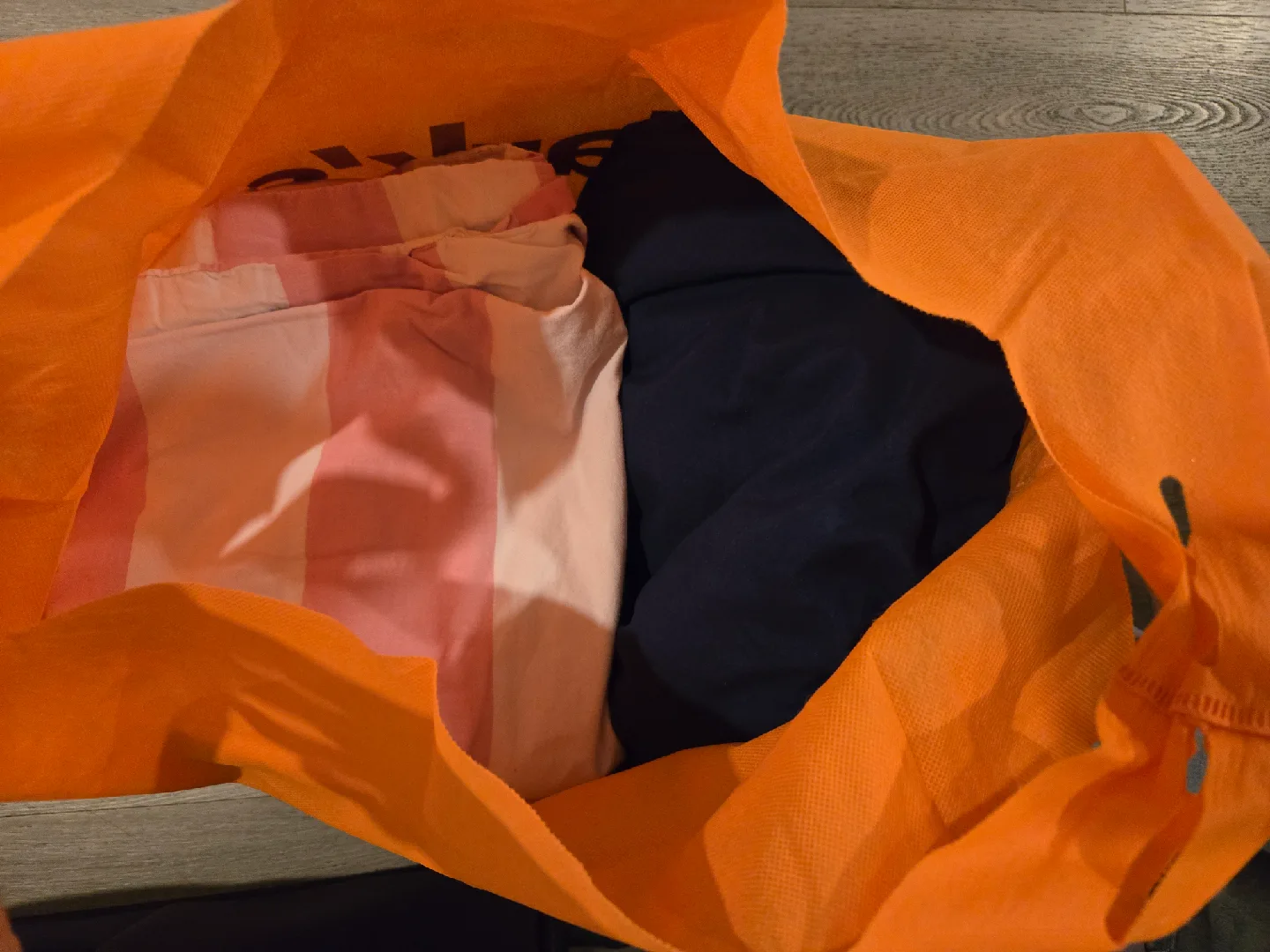 FREE bed sheets and duvet covers! thumbnail