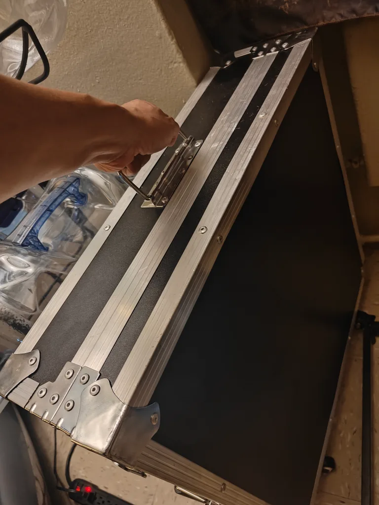 large Black Rolling Hard Case image indicator(2)