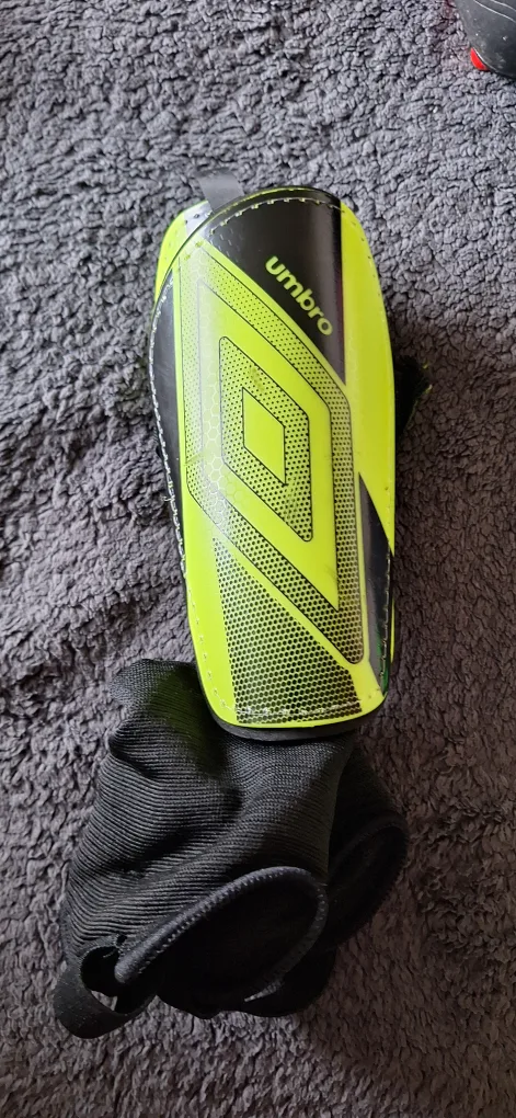 Umbro Ceramica 2.0 Shin Guards - Size Youth M thumbnail