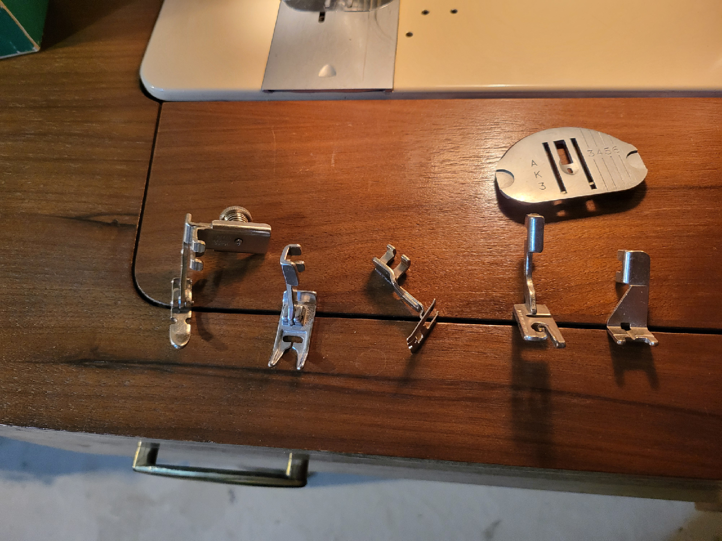 Singer 411G Sewing Machine - photo 3
