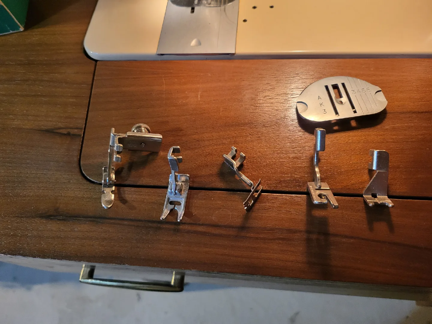 Singer 411G Sewing Machine image indicator(3)