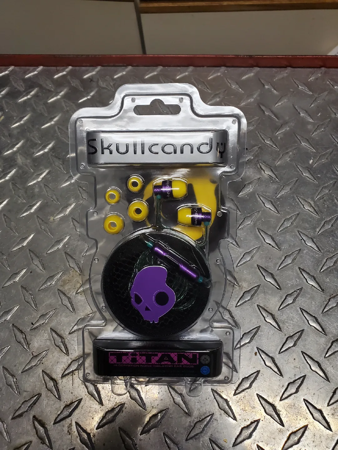 New Skullcandy Titan Earbuds thumbnail