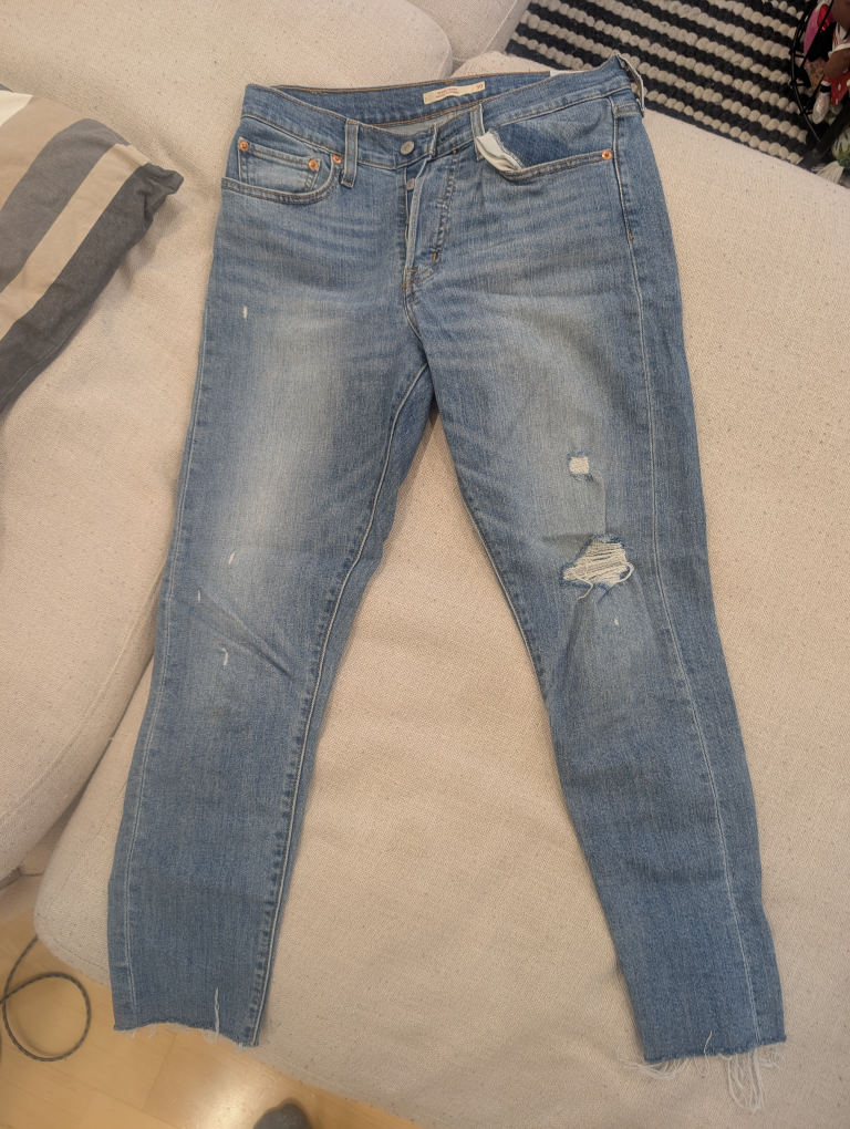 Levi's Women's ripped skinny jeans, Size 30