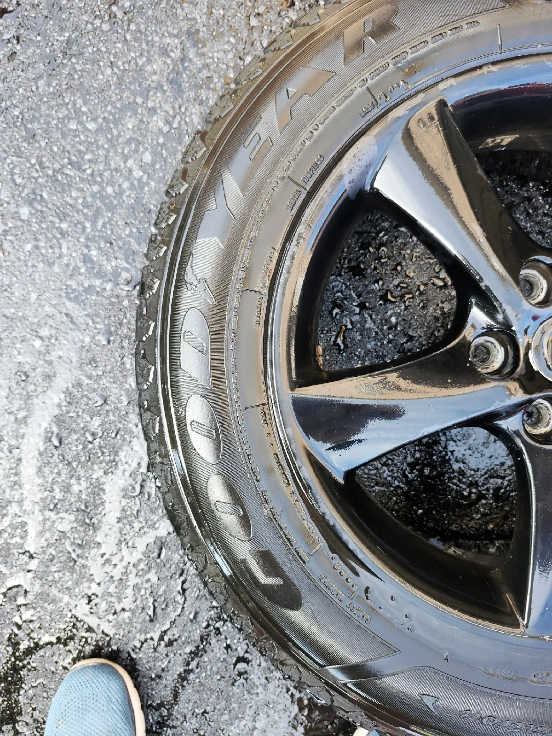 Set of 4 Goodyear Nordic Winter Tires 225/65R17 image indicator(3)