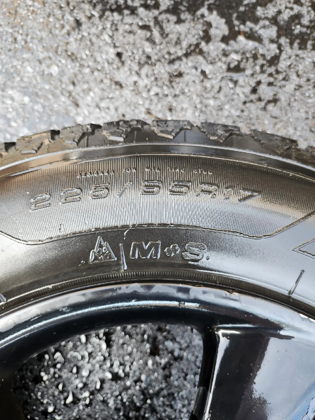 Set of 4 Goodyear Nordic Winter Tires 225/65R17 image indicator(4)