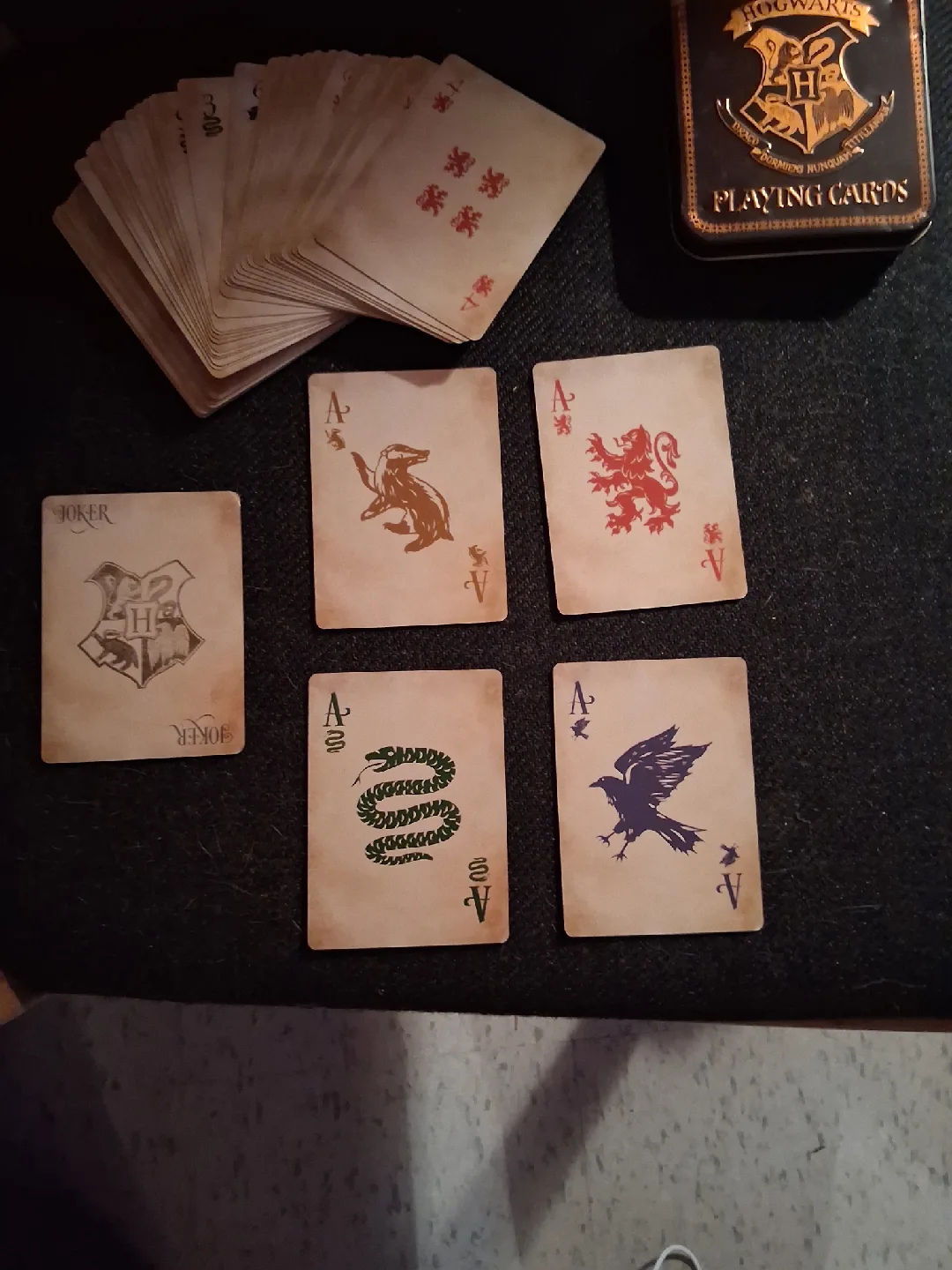 Harry Potter Hogwarts Playing Cards image indicator(2)
