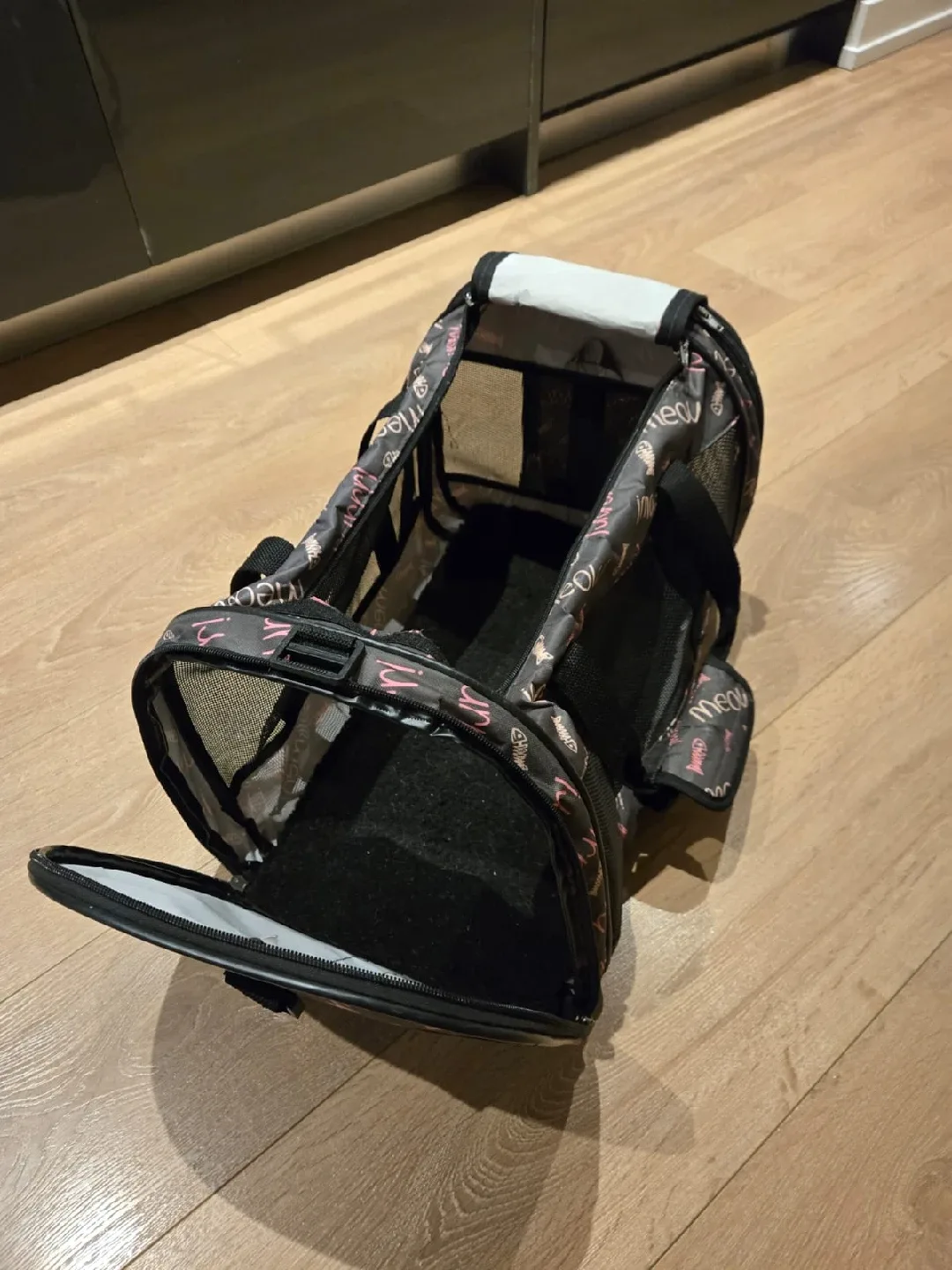 Pet Carrier - Black with Pink 'Meow' Design image indicator(2)