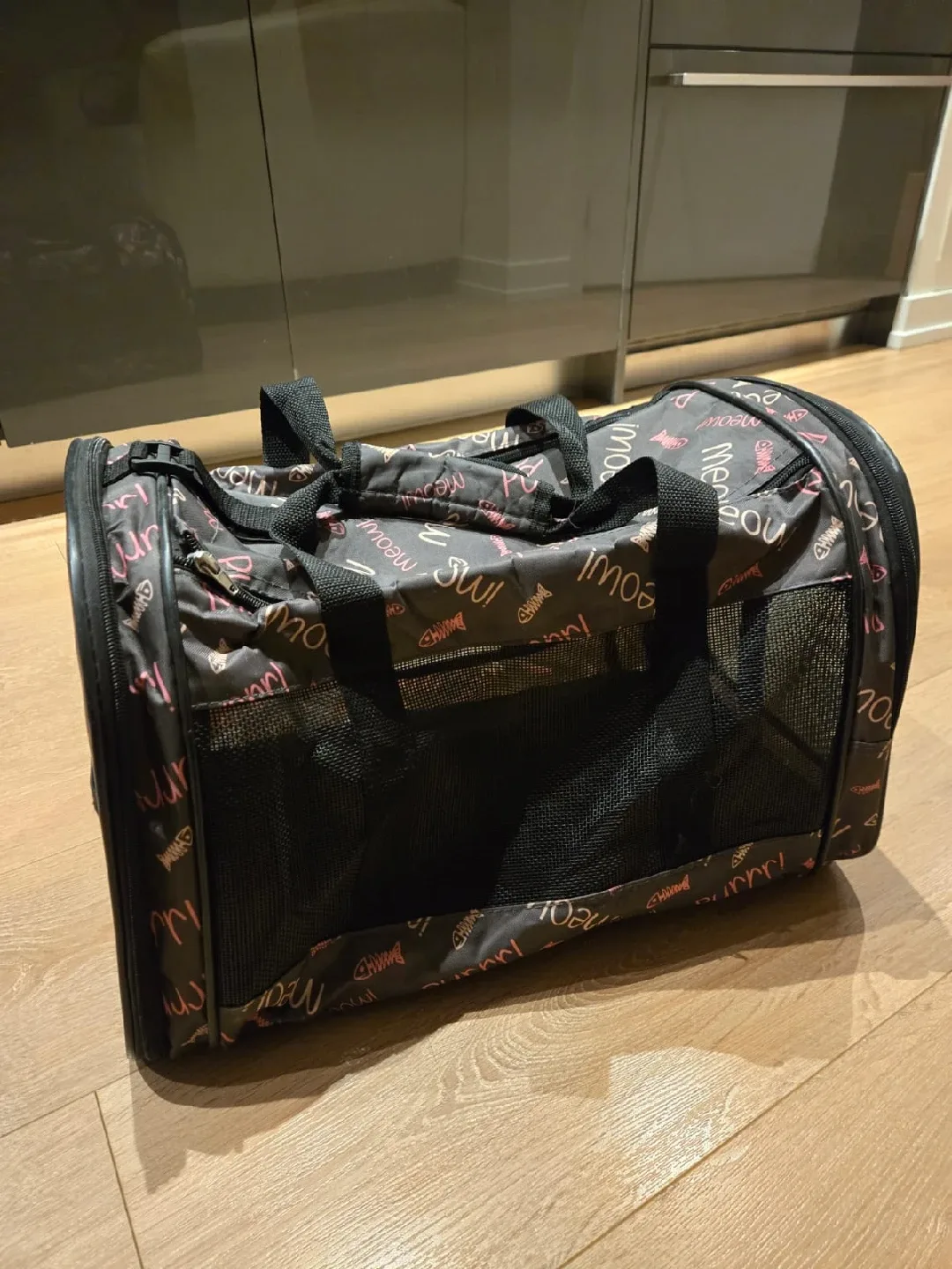 Pet Carrier - Black with Pink 'Meow' Design image indicator(4)