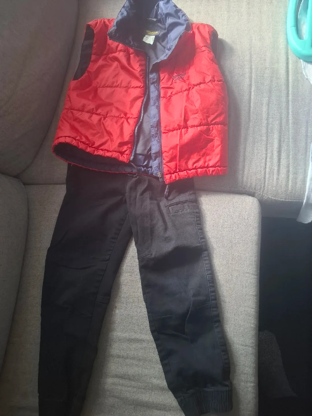 OshKosh B'gosh Vest & Pants Set - Size 3 image indicator(2)