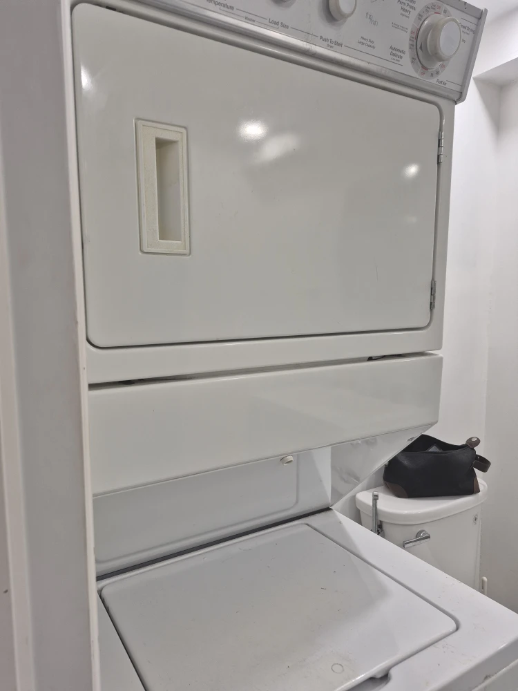 2 bedroom and 1.5 bathroom in basement for rent - photo 2