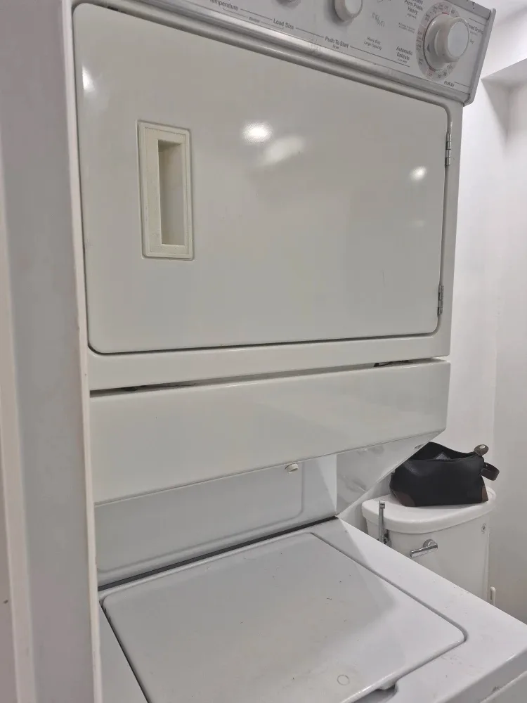 2 bedroom and 1.5 bathroom in basement for rent image indicator(2)