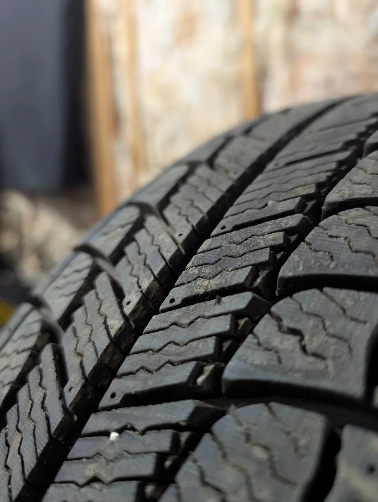 (2)-195/65R15 Michelin X-Ice Winter Tires image indicator(2)