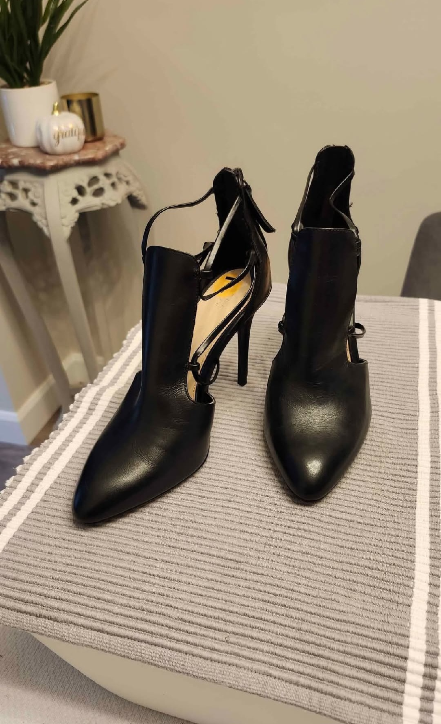 Leather Cutout Heels Shootie Size 37 *NEW* PICKUP IN THORNHILL - photo 2