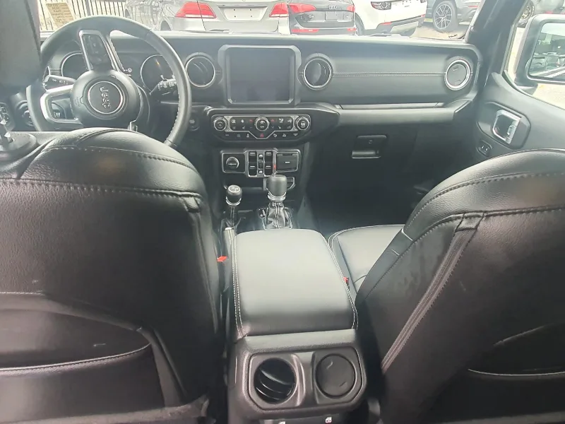 2022 Jeep Wrangler Unlimited Sahara 4XE image indicator(3)