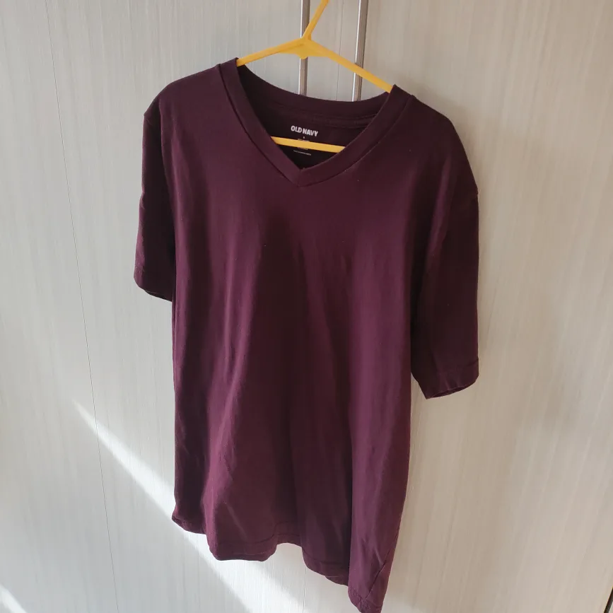 Old Navy V-Neck Tee - Size S