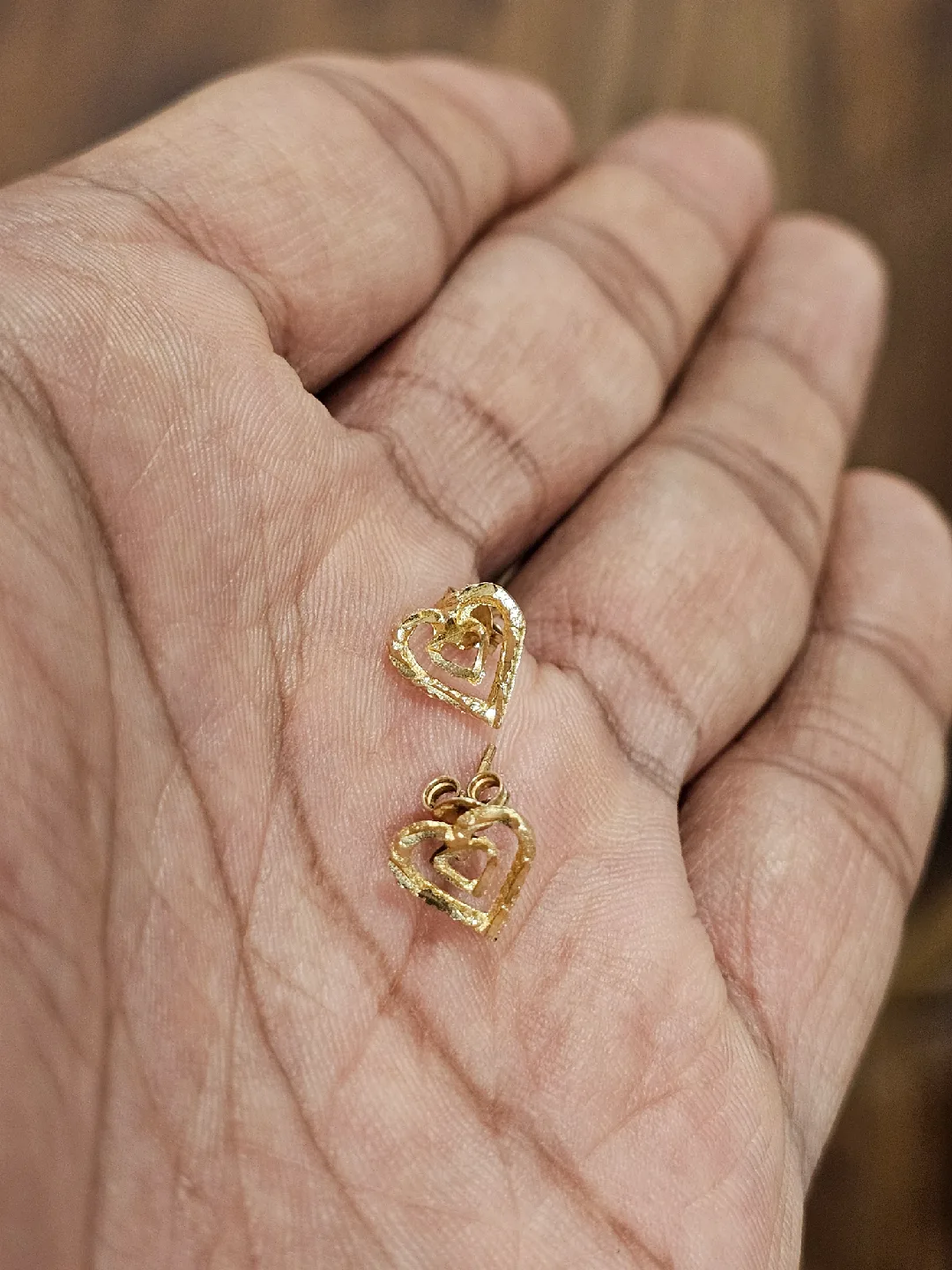 10k Gold Heart Stud Earrings image indicator(4)