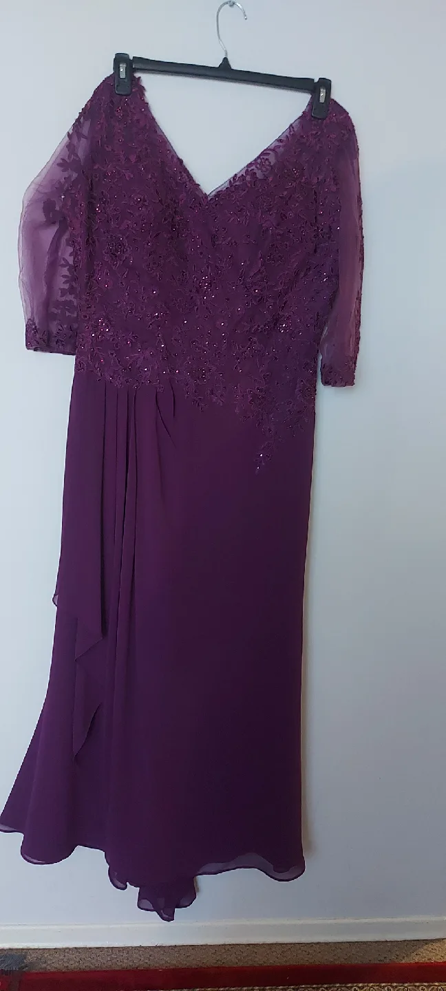Purple Lace Formal Dress image indicator(2)